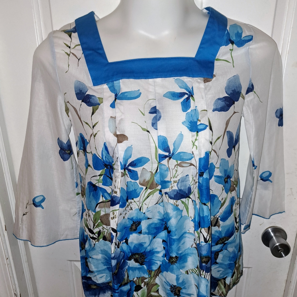 Jaclyn Smith Blue Floral Blouse NWOT